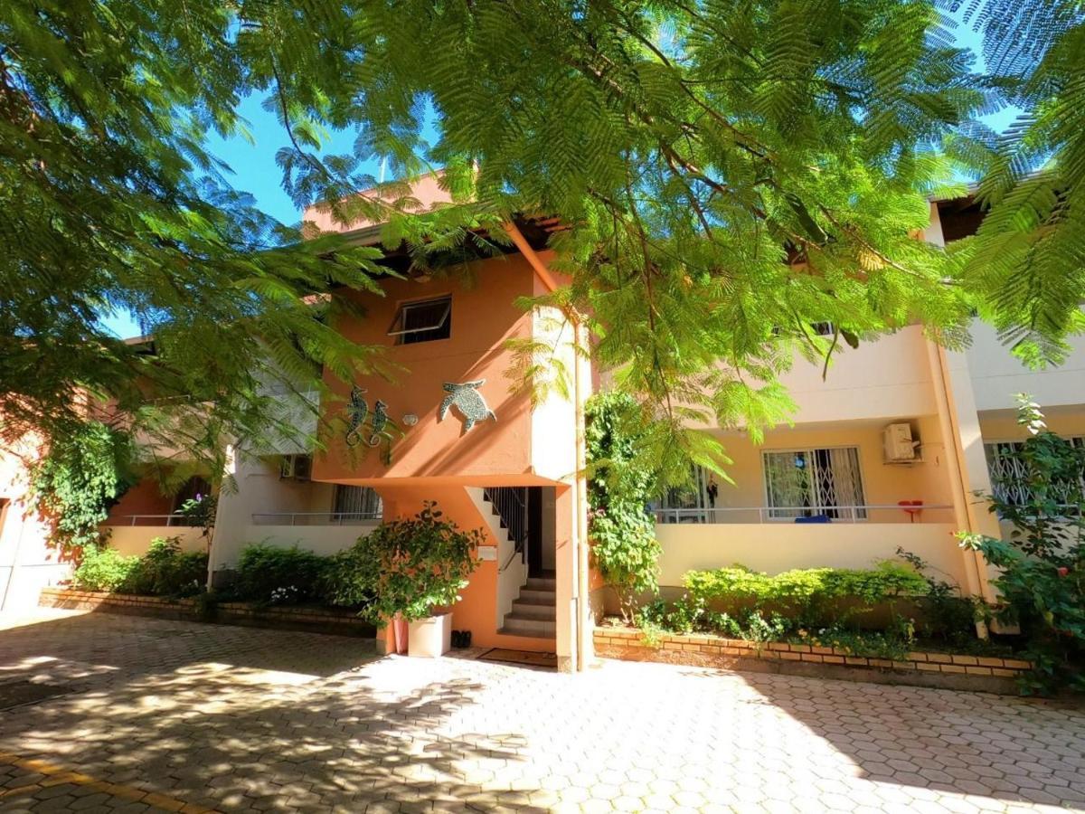 Flamboyant Apartamentos บอมบินญัส ภายนอก รูปภาพ