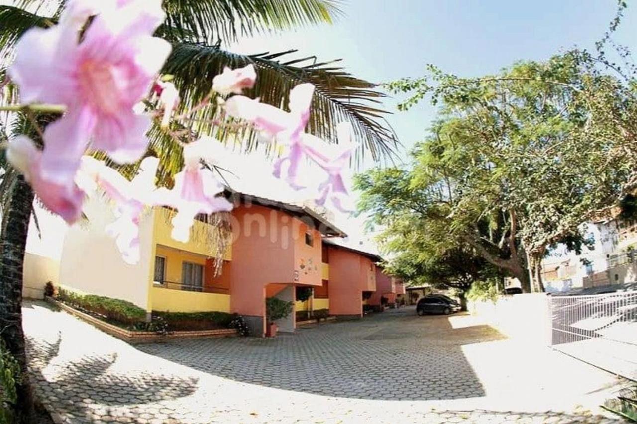 Flamboyant Apartamentos บอมบินญัส ภายนอก รูปภาพ